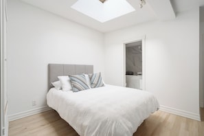 Luxury Apartment | 3 bedrooms, premium bedding, desk, blackout drapes