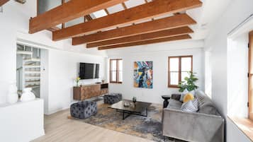 Exclusive Apartment | Living area