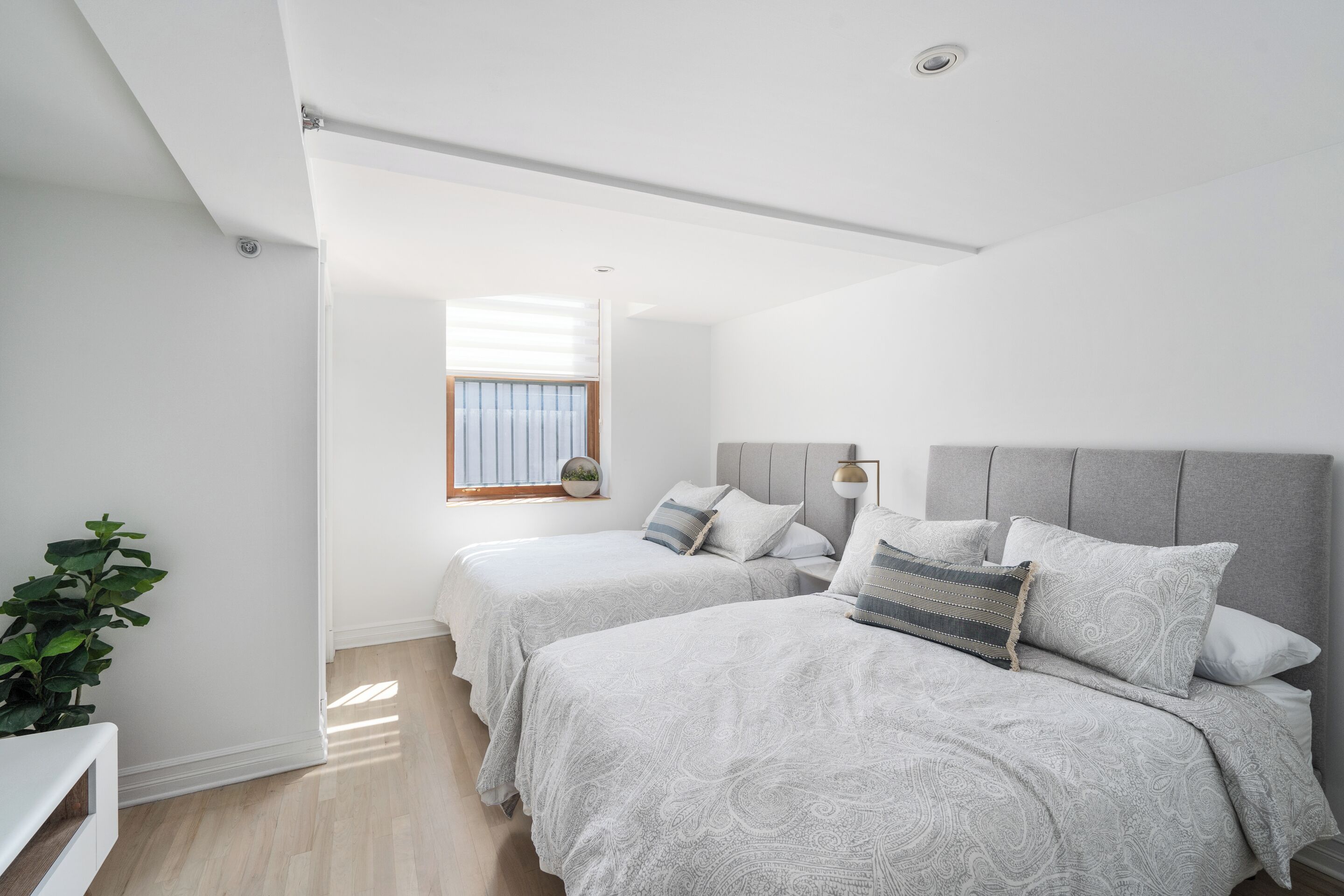 럭셔리 아파트 | 고급 침구, 책상, 암막 커튼, 방음 설비