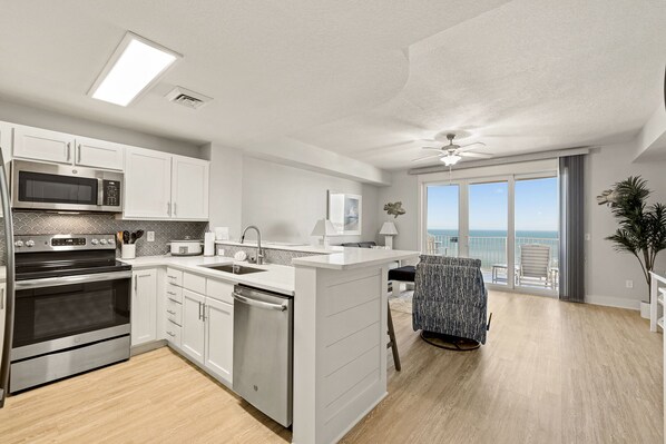 Fridge, microwave, oven, stovetop - Calypso Tower III 2208 - Includes Local Attraction Tickets! (Panama City Beach)