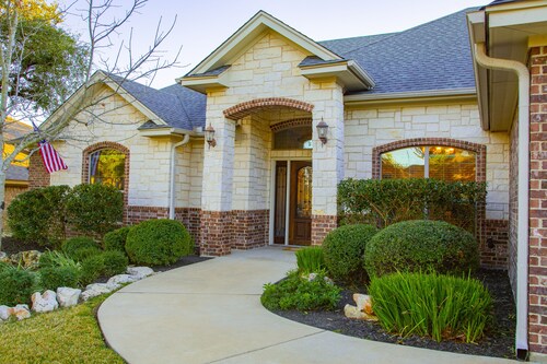 QUIET & SPACIOUS - Amiable Modern Home - Belton Oaks