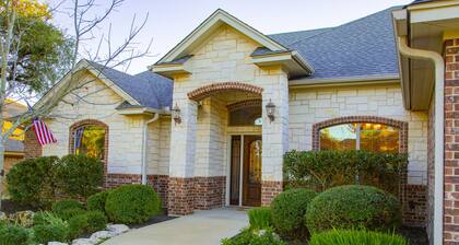 QUIET & SPACIOUS - Amiable Modern Home - Belton Oaks