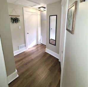 Interior - Comfortable, Convenient, & Spacious 3 bedroom home (Elyria)