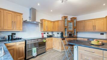 Apartemen | Dapur pribadi | Peralatan masak/sendok-piring