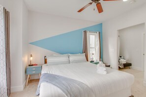 2 bedrooms, desk, iron/ironing board, WiFi