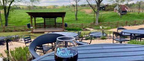 تناول الطعام بالخارج