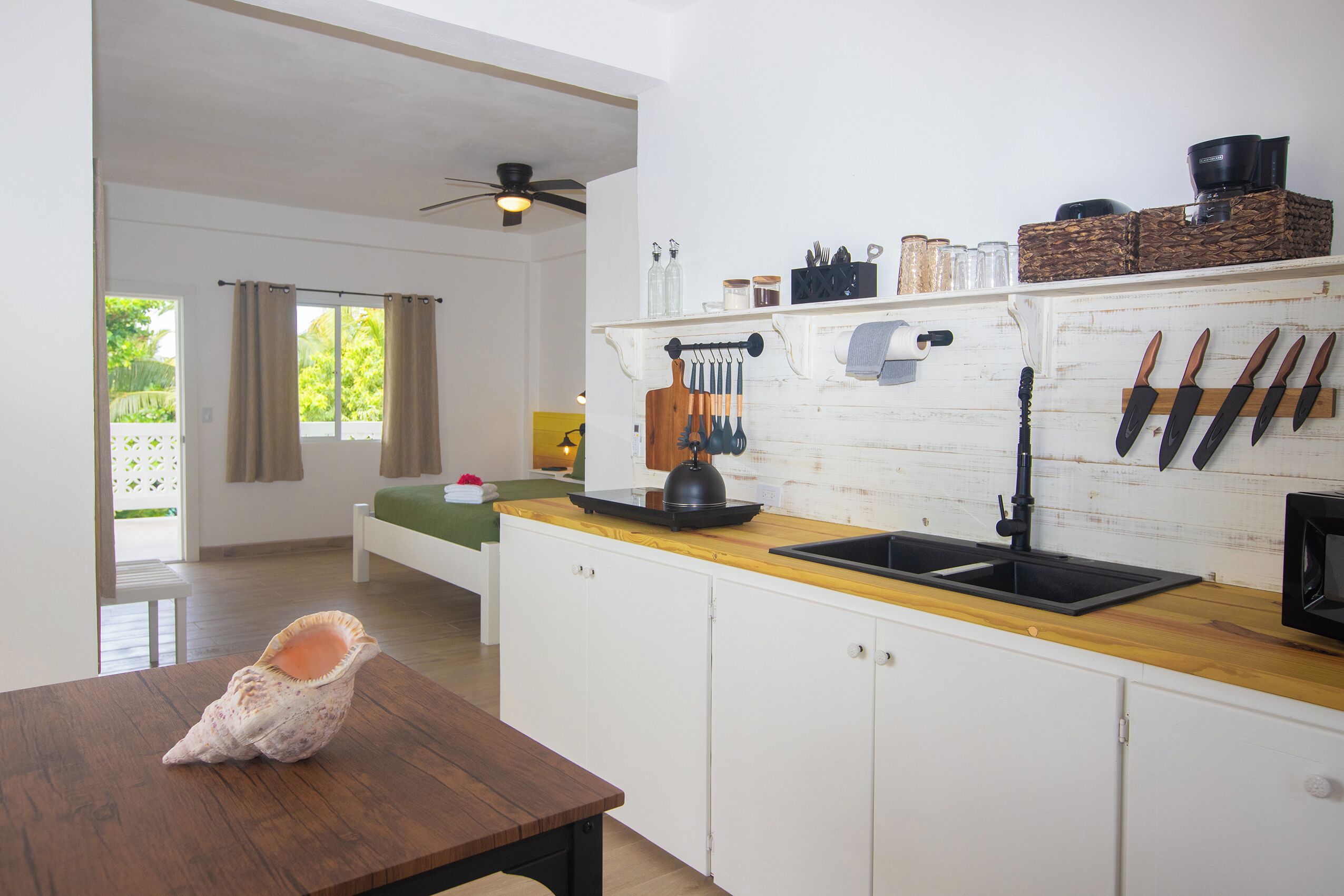 el caracol, deluxe studio suite | living area | 50-inch smart tv with digital channels, tv