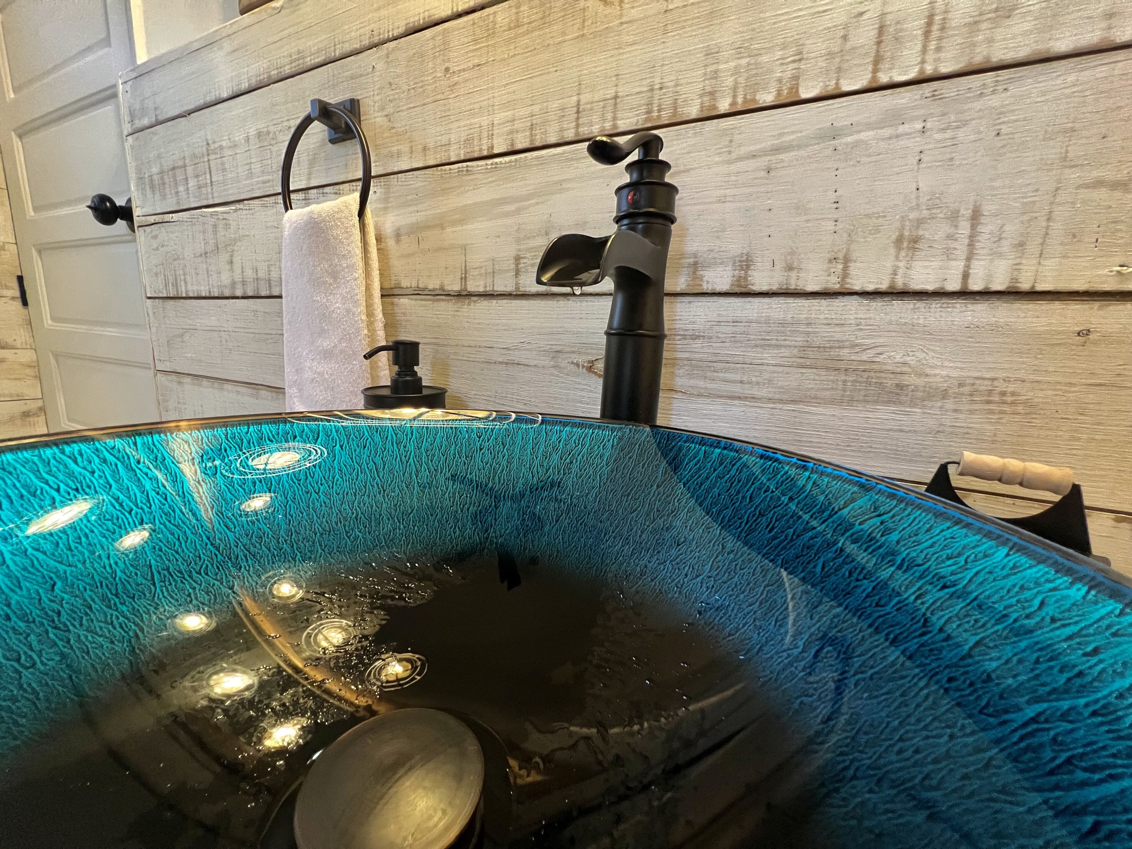 blue hole, deluxe apartment | bathroom | shower, rainfall showerhead, designer toiletries, hair dryer