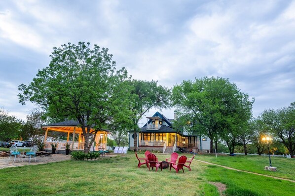 Gazebo - Blue Heron Bed and Breakfast (Granbury)