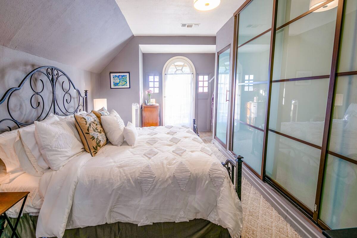 Habitación romántica, 1 cama King size, vista al lago | Ropa de cama de alta calidad, wifi gratis y ropa de cama 