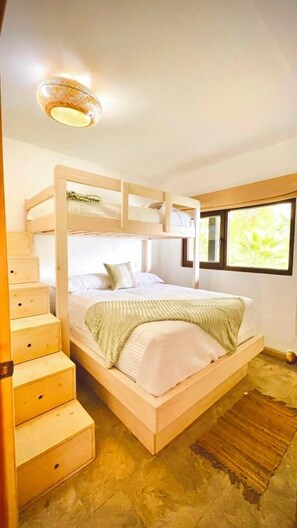 4 bedrooms, iron/ironing board, travel crib, free WiFi - Lakeview on the Rocks (San Antonio Palopó)