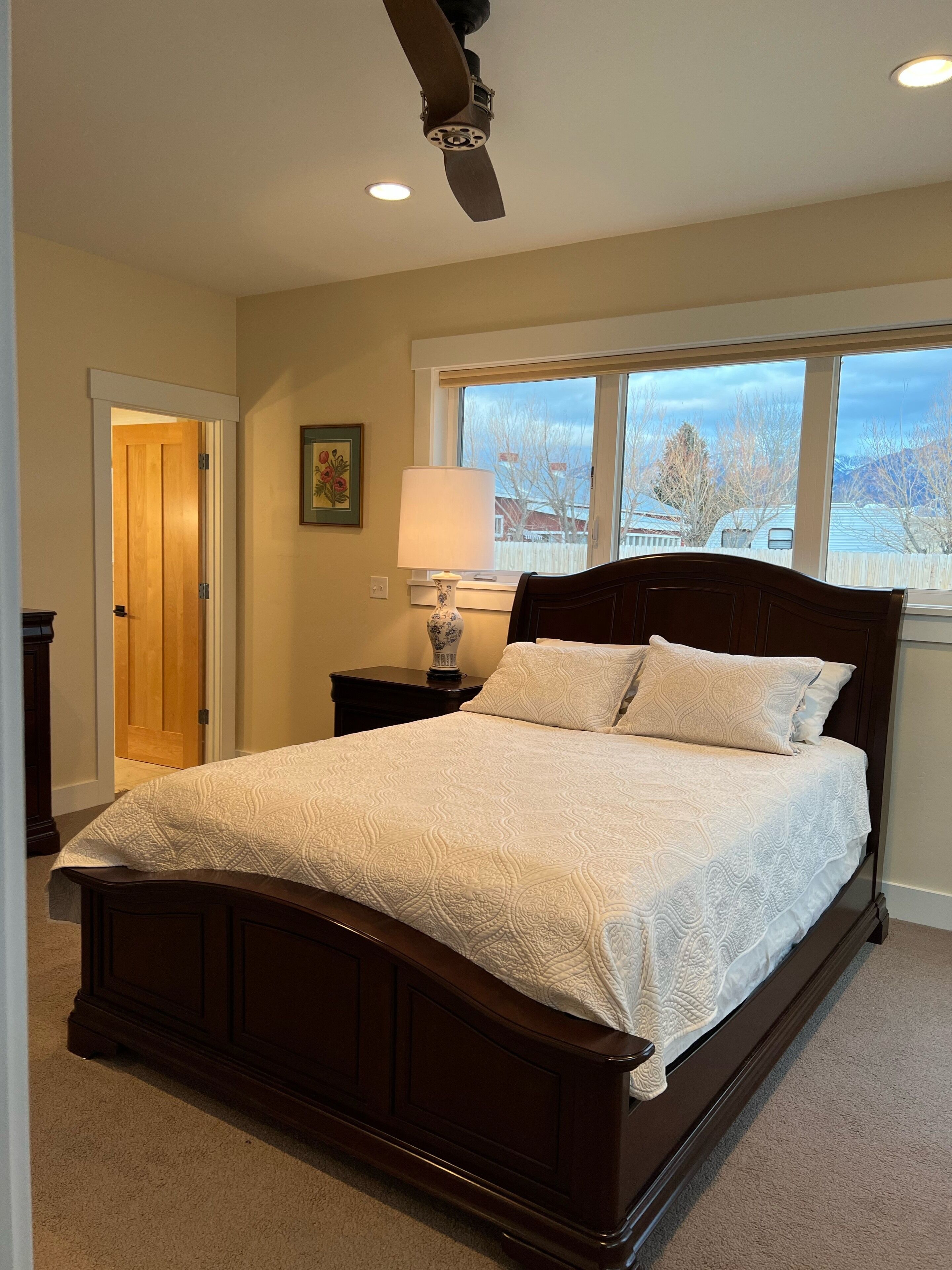 3 bedrooms, desk, iron/ironing board, free WiFi