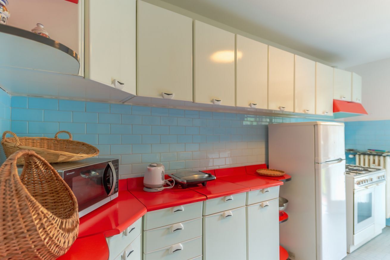 Køleskab, mikrobølgeovn, ovn, kogeplade