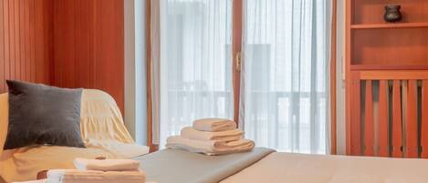 2 bedrooms, iron/ironing board