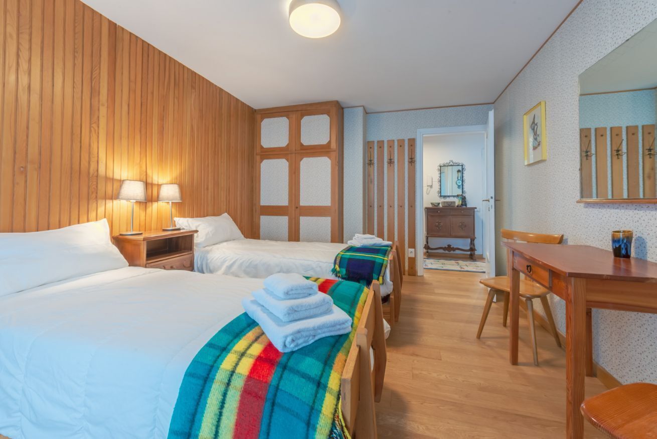 2 chambres, fer et planche à repasser