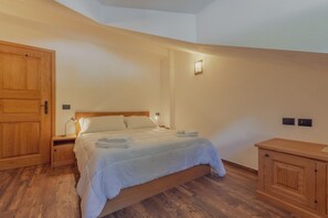 3 slaapkamers, een strijkplank/strijkijzer, wifi, beddengoed