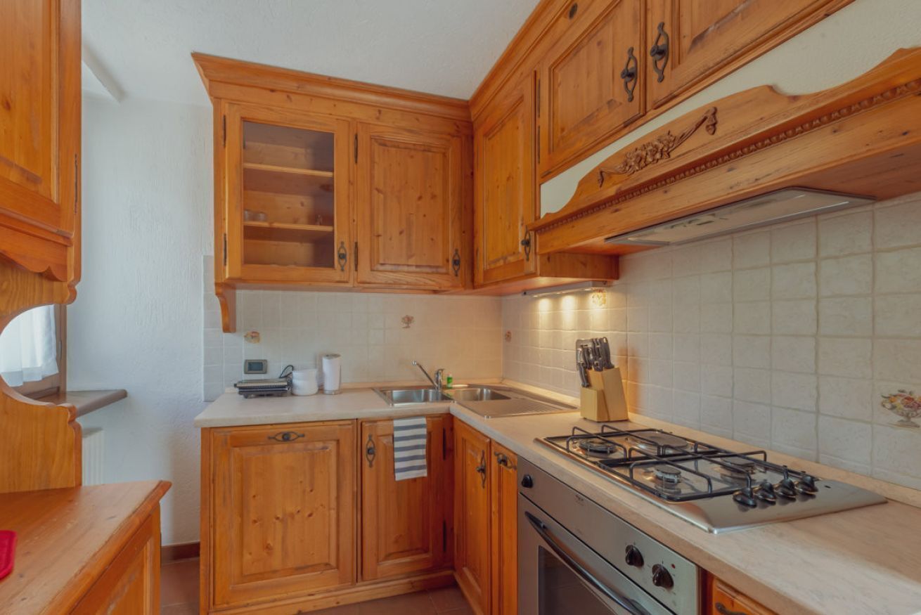 Fridge, dishwasher