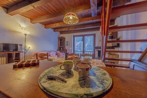Dining - Apartment Adèle- Wifi - Garage and beautiful view. (La Thuile)