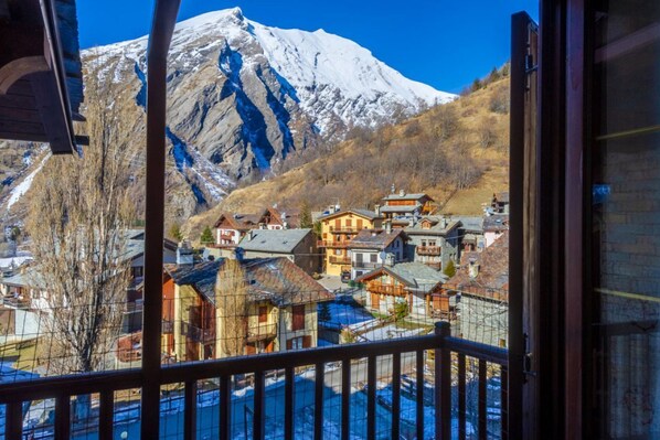 Property grounds - Apartment Adèle- Wifi - Garage and beautiful view. (La Thuile)