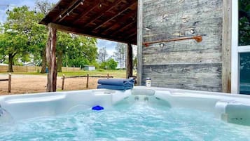 Bañera de hidromasaje exterior