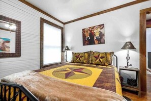 4 عدّة غرف نوم ومكواة/لوح كي وواي فاي وملاءات أسرّة