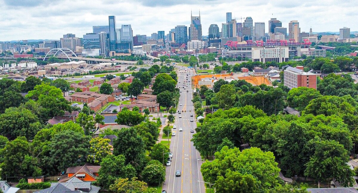 1 Mile from Broadway ♫ 3BR+3BA+Bunkroom ♫King Bed♫Gated Yard♫Child Friendly