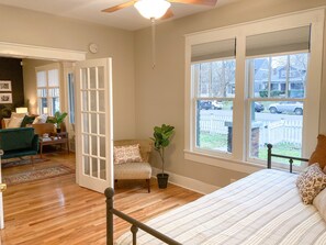 3 bedrooms, in-room safe, desk, iron/ironing board