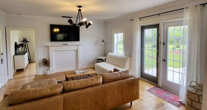 Homestead 1810 - beautiful farmhouse suite minutes from Charlottetown