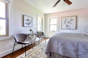 2 habitaciones, tabla de planchar con plancha, wifi y ropa de cama 