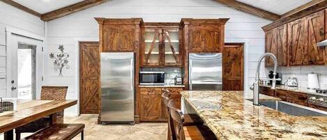 Frigorífic, microones, forn i placa de cuina