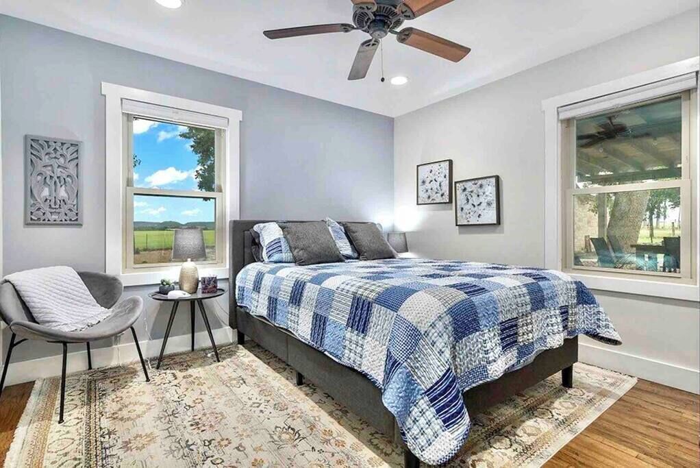 2 habitaciones, tabla de planchar con plancha, wifi y ropa de cama 