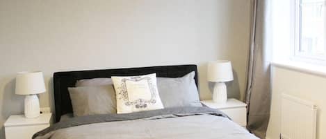 House | 1 bedroom, iron/ironing board, free WiFi, bed sheets