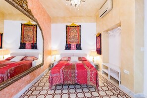 3 bedrooms - Suite Nepal by RentalSevilla (Sevilla)