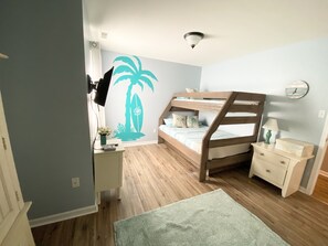 3 bedrooms, desk, iron/ironing board, free WiFi