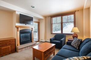 Condo, 2 Bedrooms | Living room