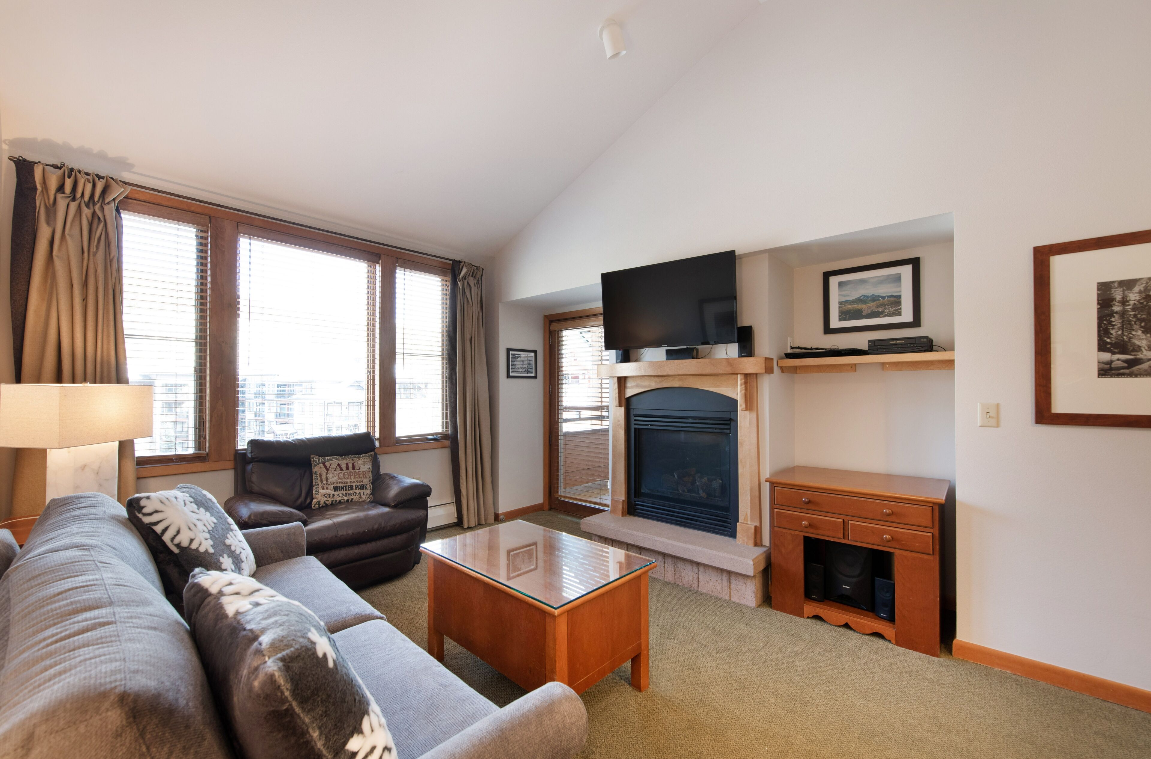 Condo, 2 Bedrooms | Living area
