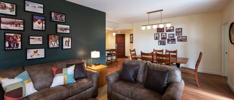 Condo, 2 Bedrooms | Living area