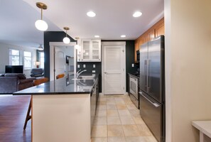 Leilighet, 2 soverom | Eget kjøkken | Kjøleskap, ovn, kaffetrakter/tekoker og brødrister