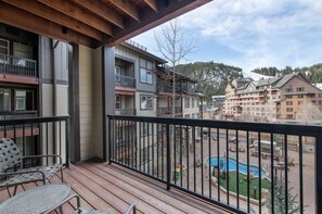 Condo, 2 Bedrooms | Property grounds