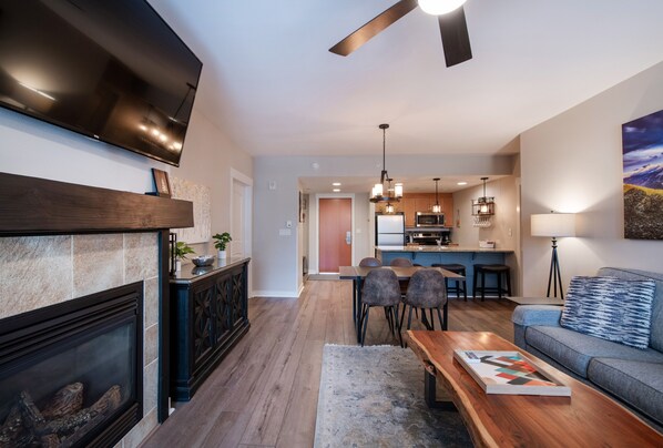 Condo, 2 Bedrooms | Living area