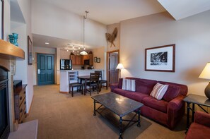 Condo, 2 Bedrooms | Living area