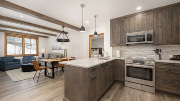 Condo, 2 Bedrooms | Private kitchen | Fridge, oven, coffee/tea maker, toaster