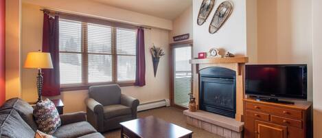 Condo, 2 Bedrooms | Living room