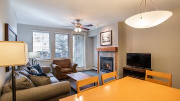 Condo, 2 phòng ngủ | Khu phòng khách