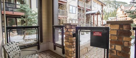 Condo, 2 Bedrooms | Property grounds