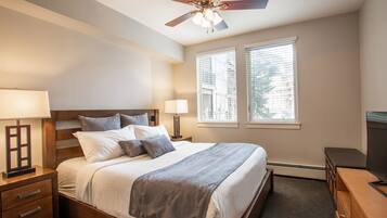 Condo, 2 phòng ngủ | 2 phòng ngủ, bàn ủi/dụng cụ ủi quần áo