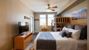 Condo, 2 phòng ngủ | 2 phòng ngủ, bàn ủi/dụng cụ ủi quần áo