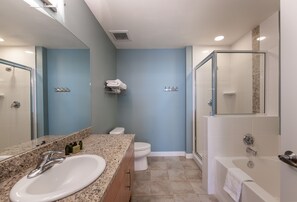 Condo, 2 habitaciones | Baño | Toallas 