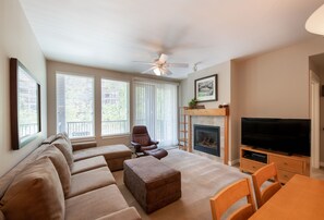 Condo, 2 Bedrooms | Living area
