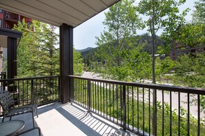 Condo, 2 Bedrooms | Property grounds